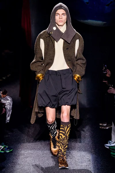 Look 10